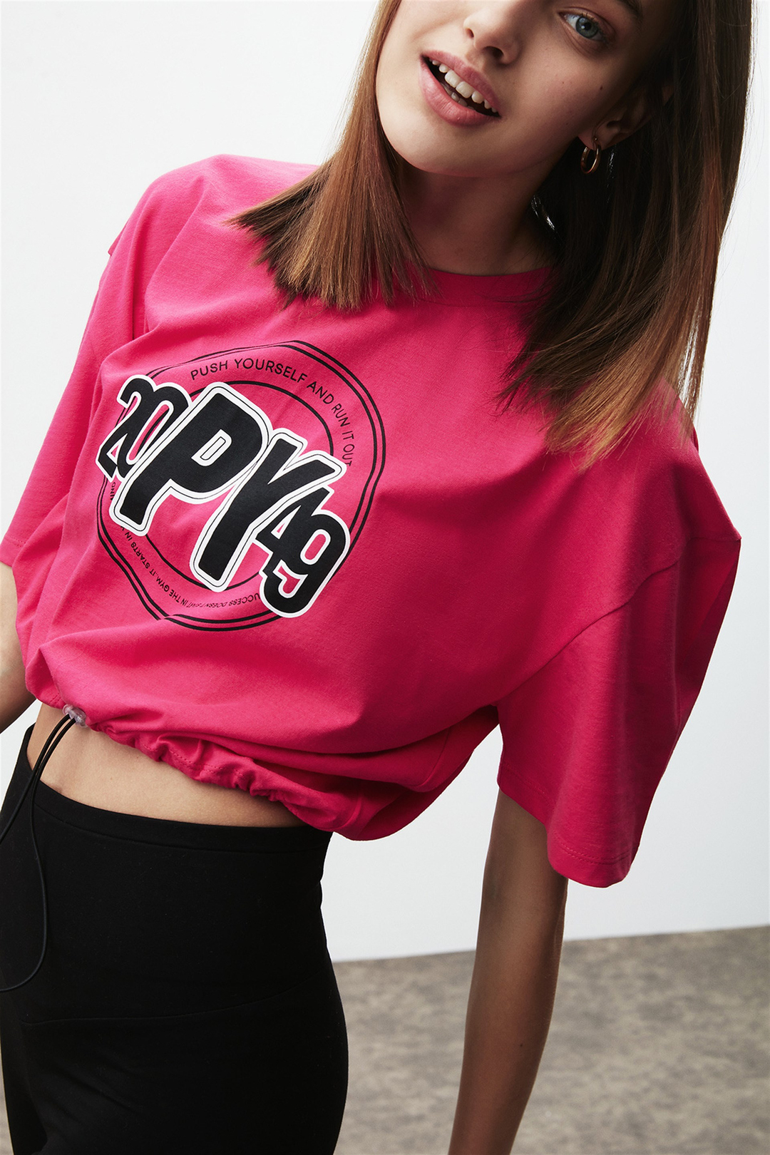 CELINE Kadın Pembe Baskılı Yuvarlak Yaka Crop Fit T-Shirt