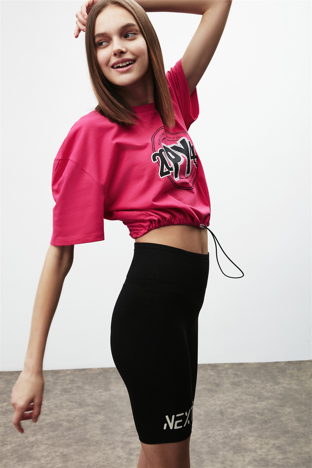 CELINE Kadın Pembe Baskılı Yuvarlak Yaka Crop Fit T-Shirt