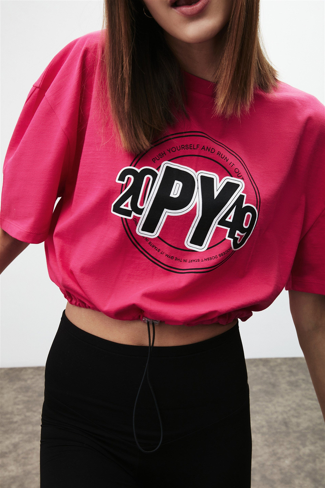 CELINE Kadın Pembe Baskılı Yuvarlak Yaka Crop Fit T-Shirt
