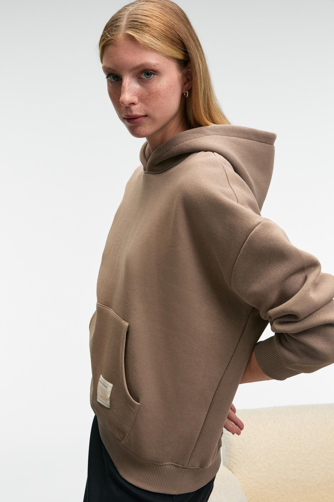 CLARIE Kadın Organik Pamuklu Oversize Kanguru Cepli Kapüşonlu Vizon Sweatshirt