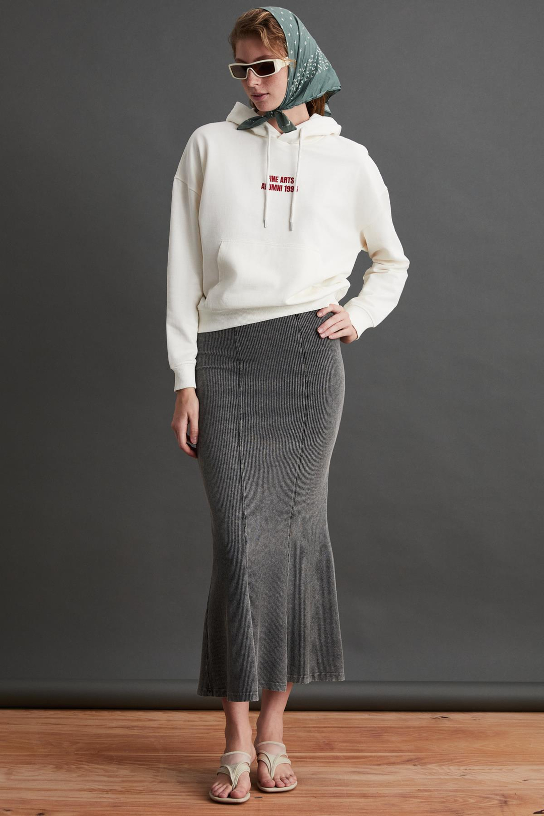 DAYELIN Kadın Nakış Detaylı Organik Pamuk Regular Kapüşonlu Kanguru Cepli Ekru Sweatshirt