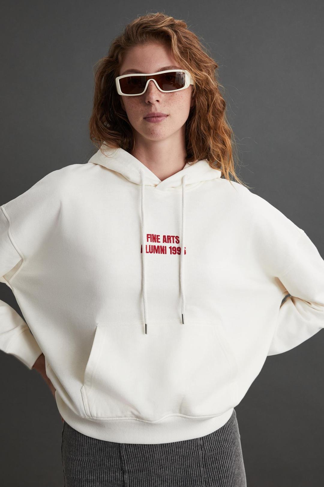 DAYELIN Kadın Nakış Detaylı Organik Pamuk Regular Kapüşonlu Kanguru Cepli Ekru Sweatshirt