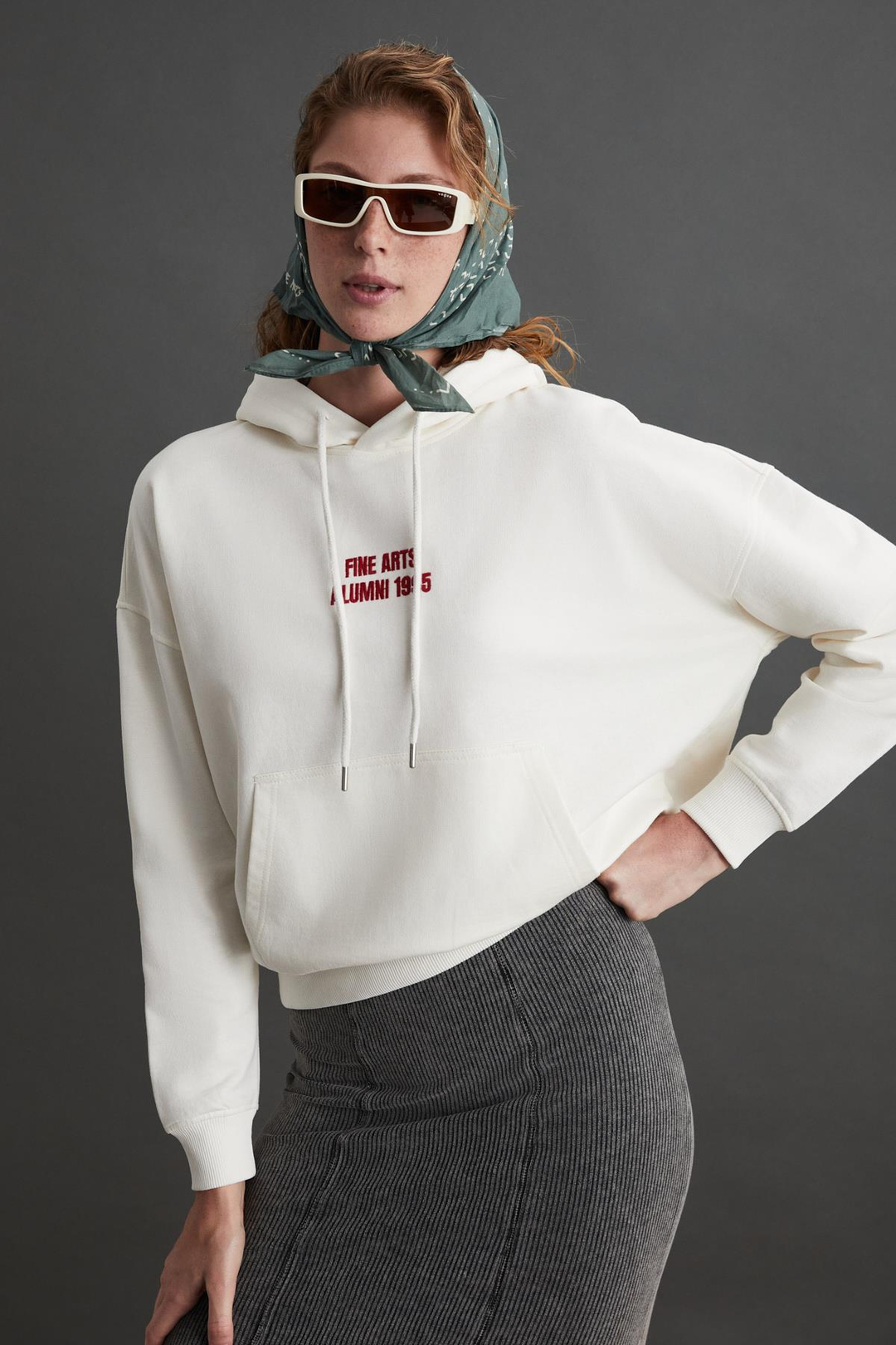 DAYELIN Kadın Nakış Detaylı Organik Pamuk Regular Kapüşonlu Kanguru Cepli Ekru Sweatshirt