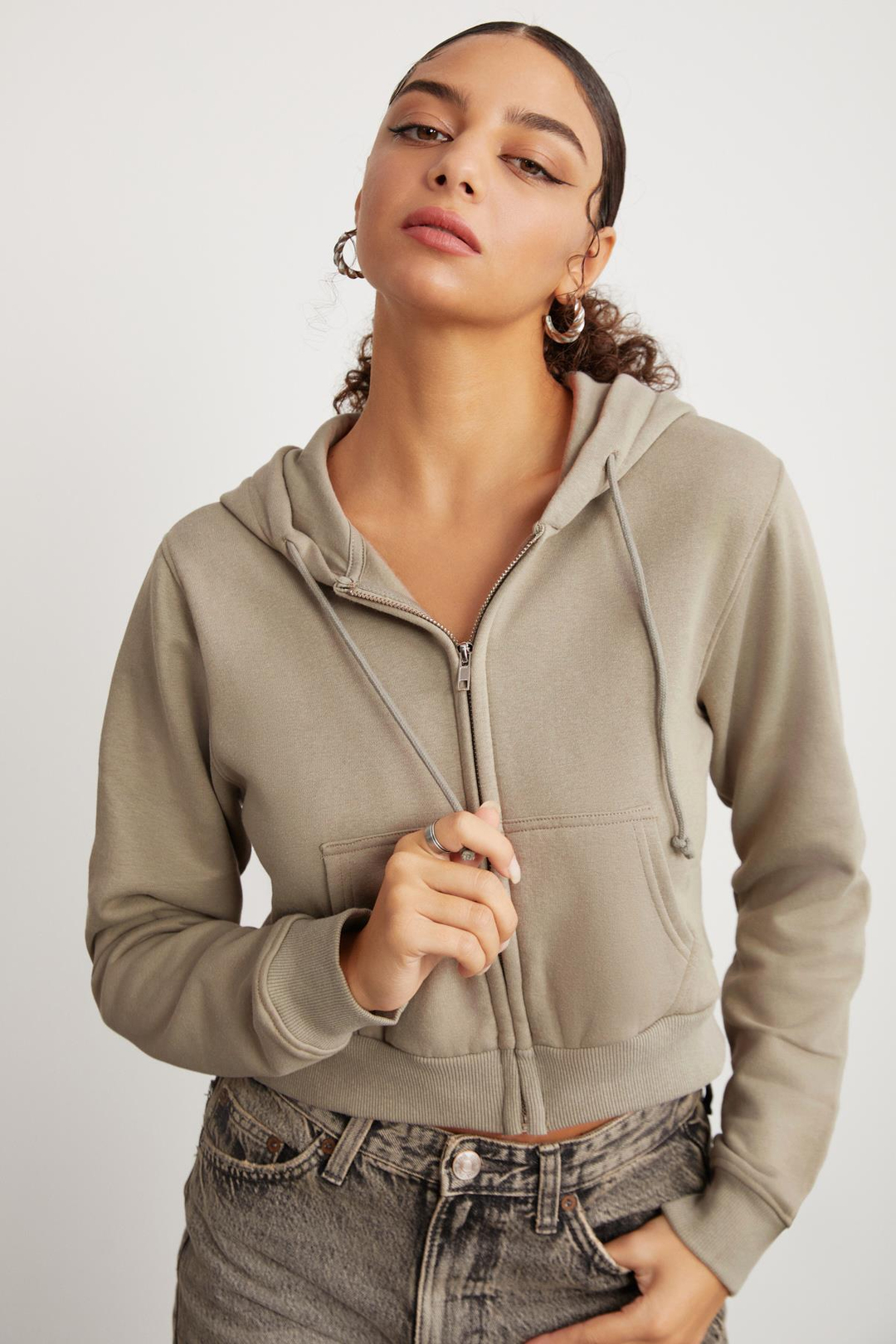 Delıa Kadın Crop İçi Polarlı Fermuarlı Organik Pamuklu Kapüsonlu Kordonlu Bej Sweatshirt