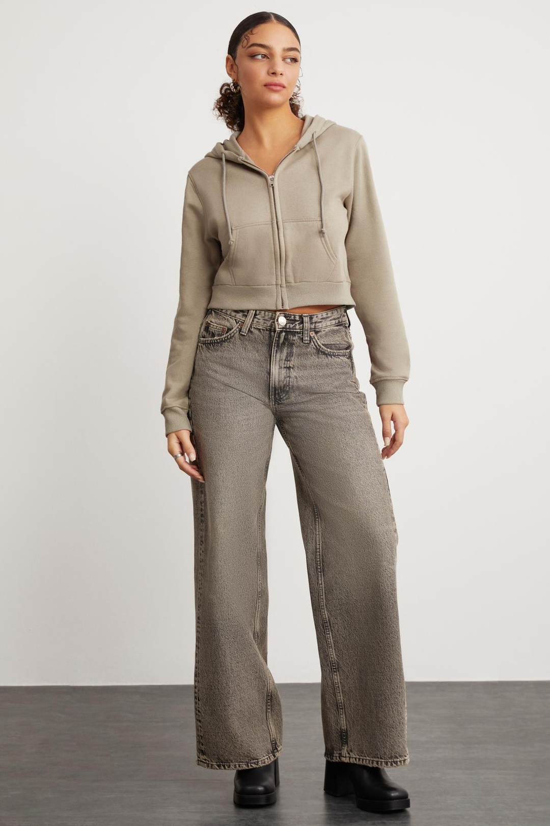 Delıa Kadın Crop İçi Polarlı Fermuarlı Organik Pamuklu Kapüsonlu Kordonlu Bej Sweatshirt