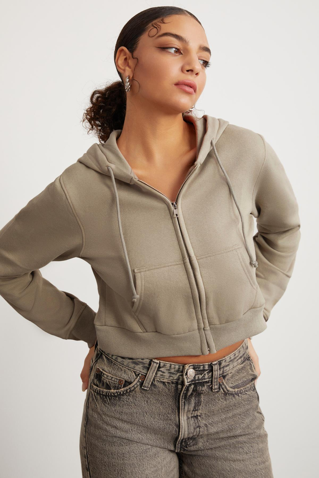 Delıa Kadın Crop İçi Polarlı Fermuarlı Organik Pamuklu Kapüsonlu Kordonlu Bej Sweatshirt