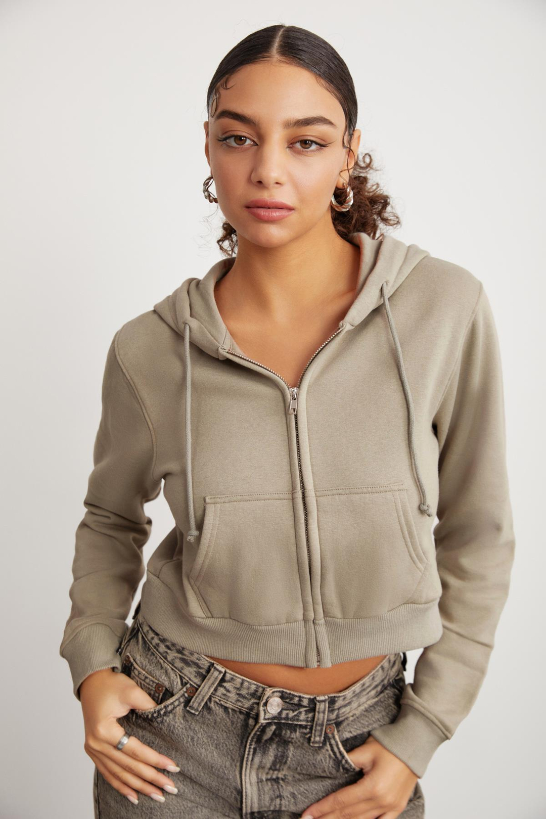 Delıa Kadın Crop İçi Polarlı Fermuarlı Organik Pamuklu Kapüsonlu Kordonlu Bej Sweatshirt