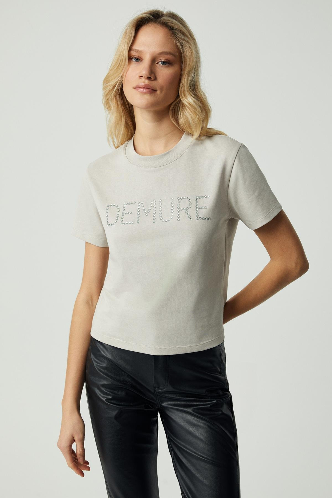 DEMURA Kadın Regular Taşlı Yuvarlak Yaka Açık Gri T-Shirt