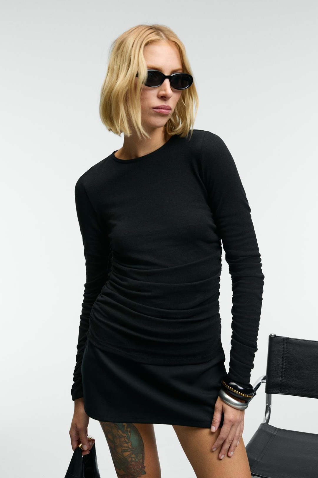 INSSAZA Kadın Vücuda Oturan Büzgülü Slim Fit Siyah Bluz