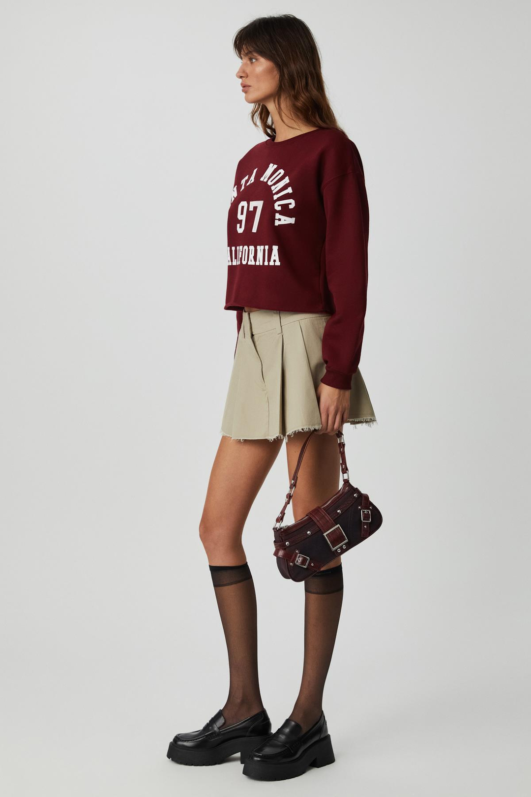 JAELYN Kadın Uzun Kollu Yuvarlak Yaka Önü Baskılı Düşük Omuz Kısa Bordo Sweatshirt