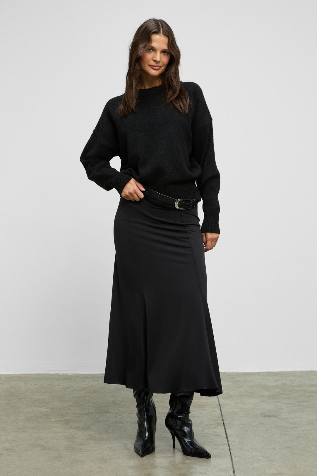 JEVEUX Kadın Esnek Kumaşlı Dikiş Detaylı Uzun Siyah Etek