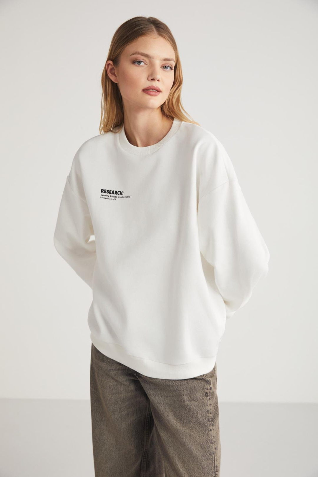 JUNY  Relaxed Ekru  Sweatshirt