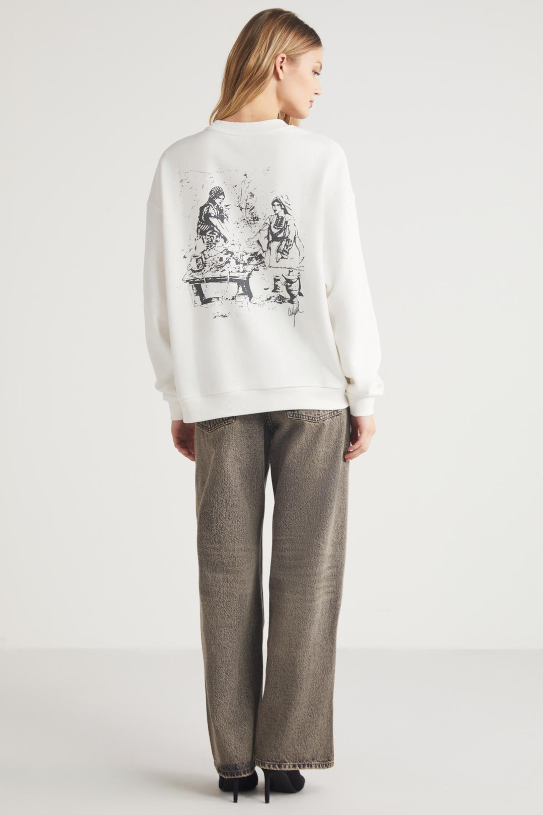 JUNY  Relaxed Ekru  Sweatshirt