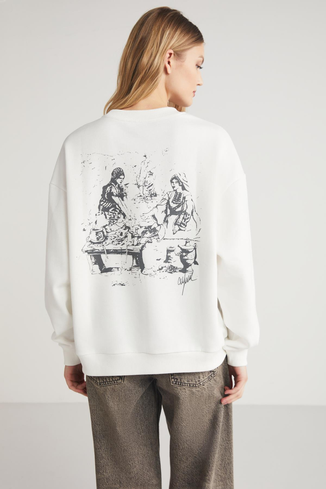 JUNY  Relaxed Ekru  Sweatshirt