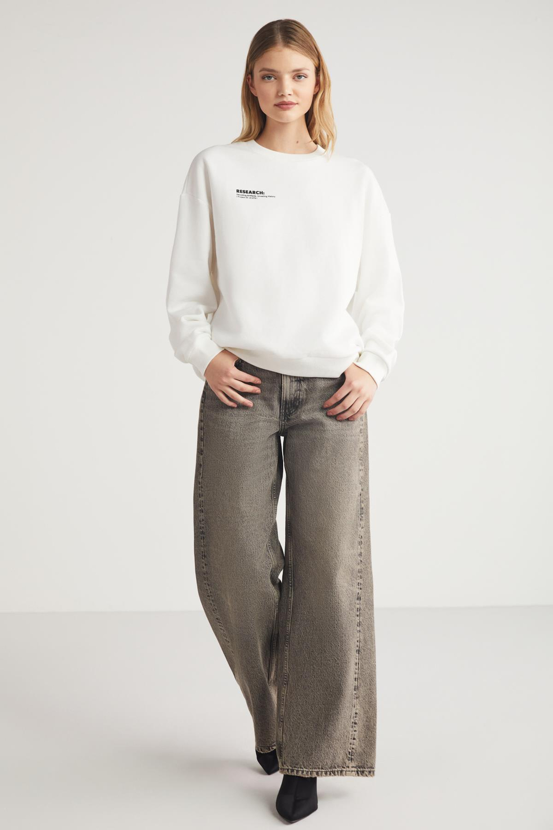 JUNY  Relaxed Ekru  Sweatshirt