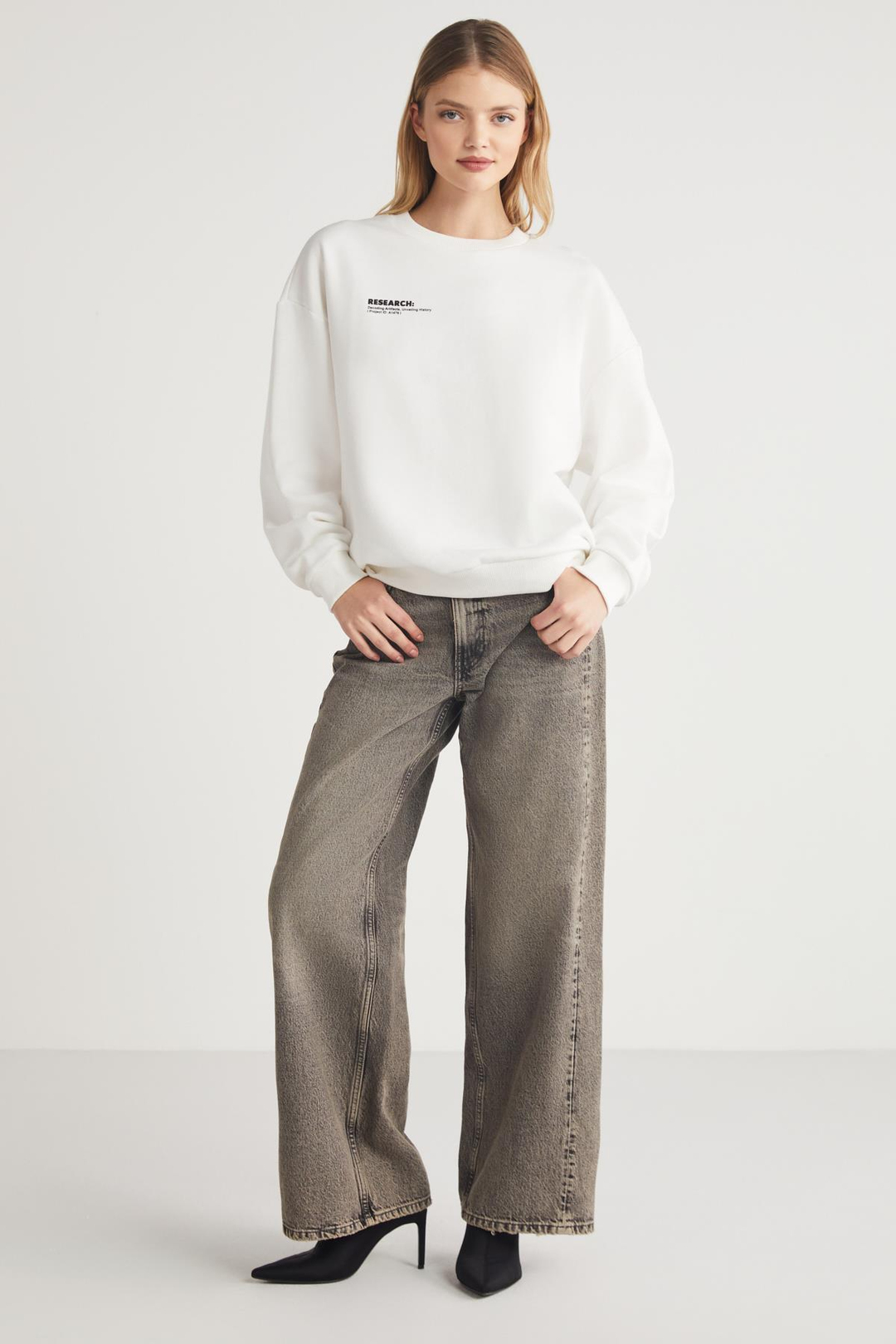 JUNY  Relaxed Ekru  Sweatshirt