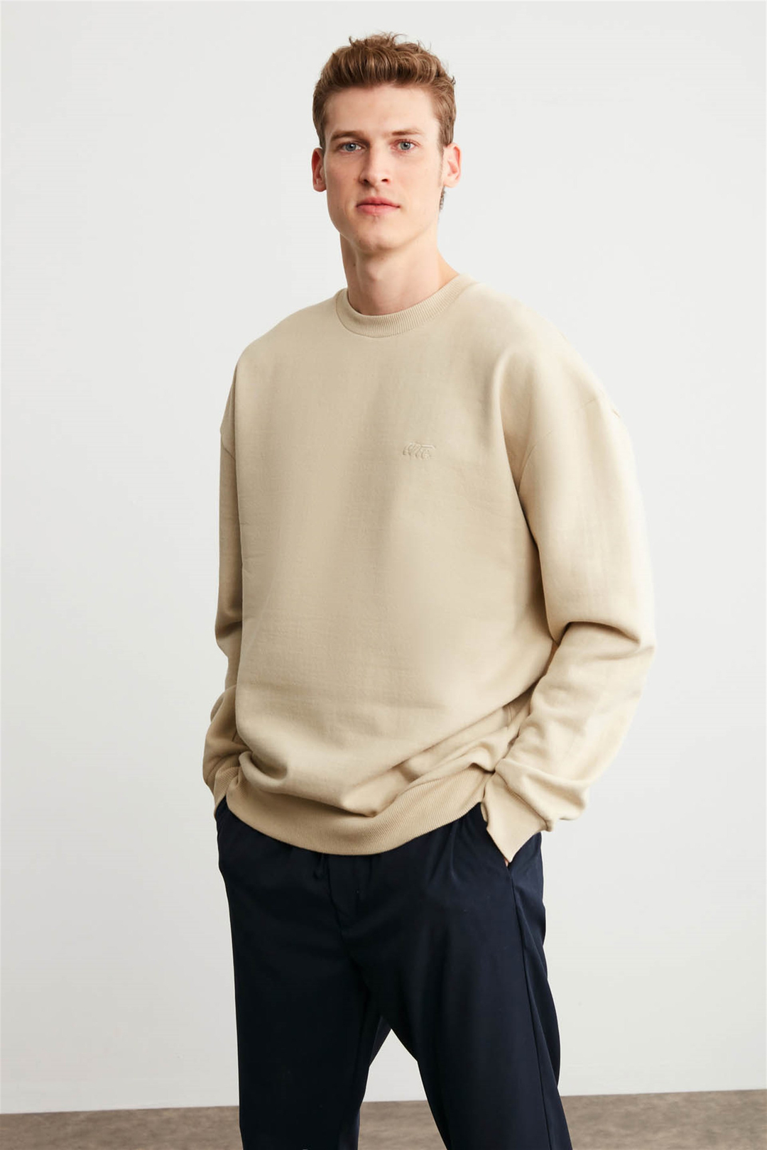 KANYE Erkek Bej Nakışlı-İşlemeli Yuvarlak Yaka Oversıze Sweatshirt