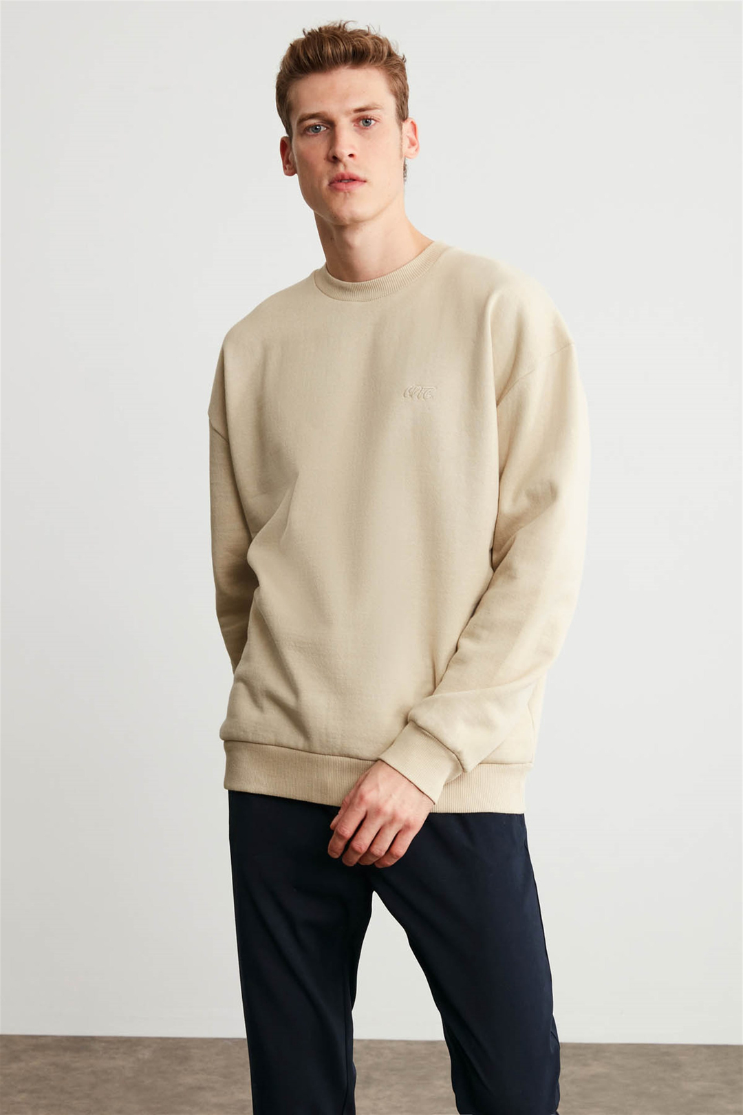 KANYE Erkek Bej Nakışlı-İşlemeli Yuvarlak Yaka Oversıze Sweatshirt
