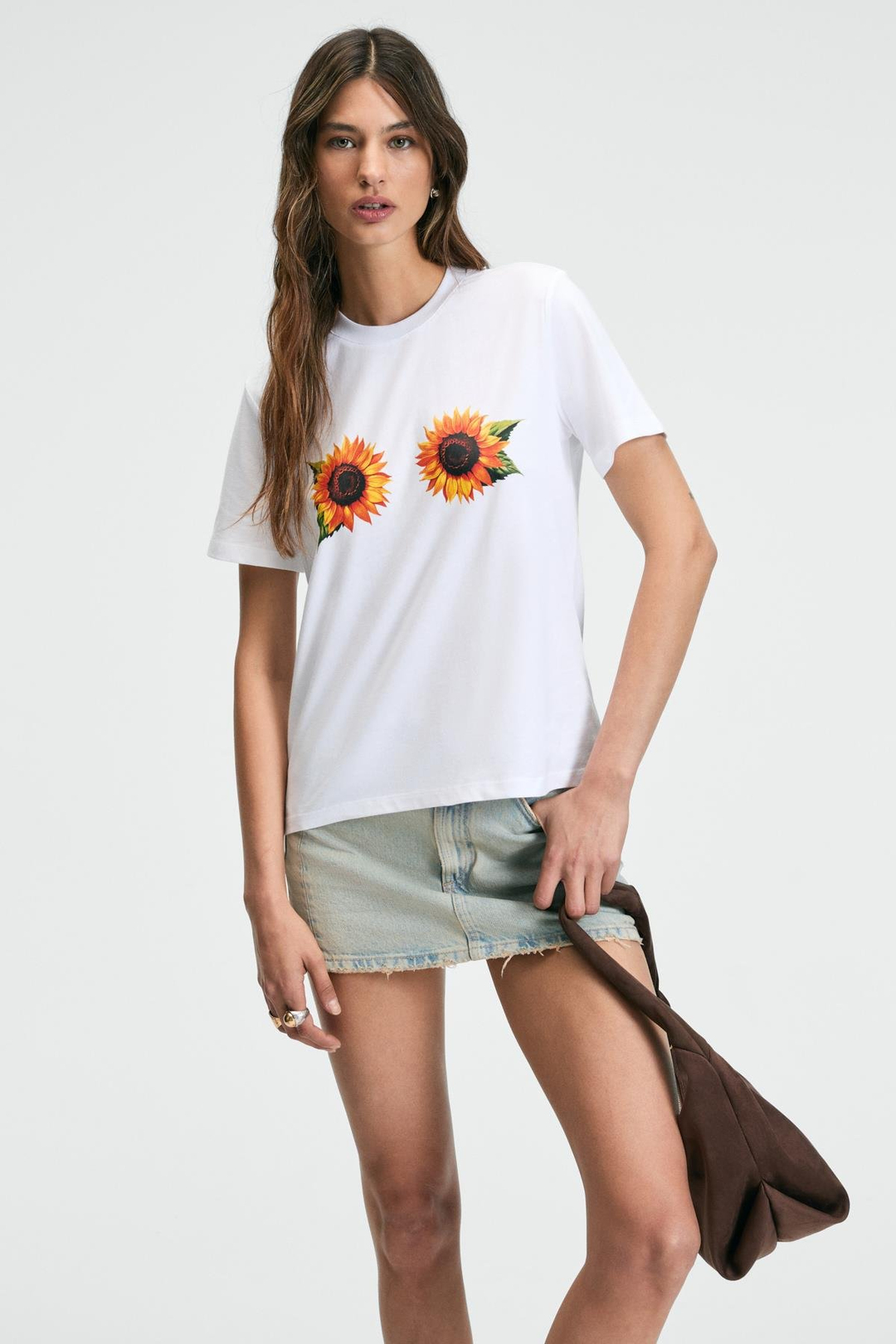 KARIVA Kadın Bisiklet Yaka Kısa Kollu Ön Baskı Detaylı Regular Fit Beyaz - Desenli T-Shirt