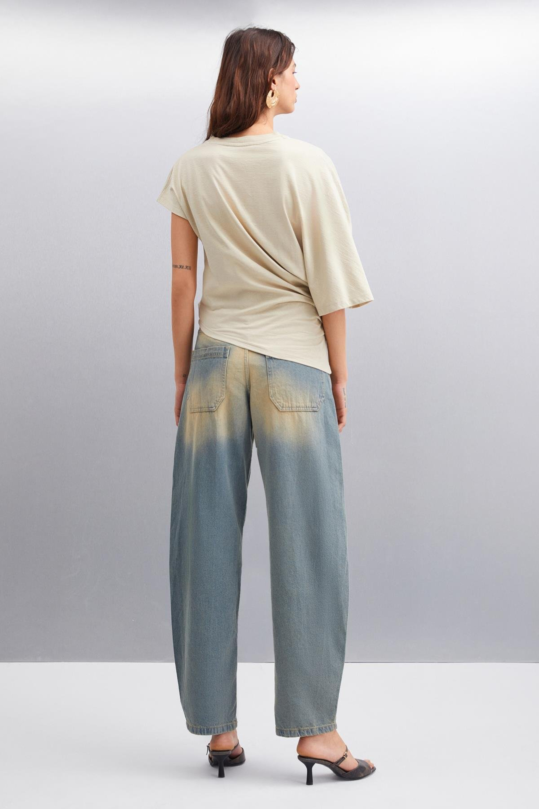 KATIE Asimetrik Relaxed Gri Tekli T-Shirt