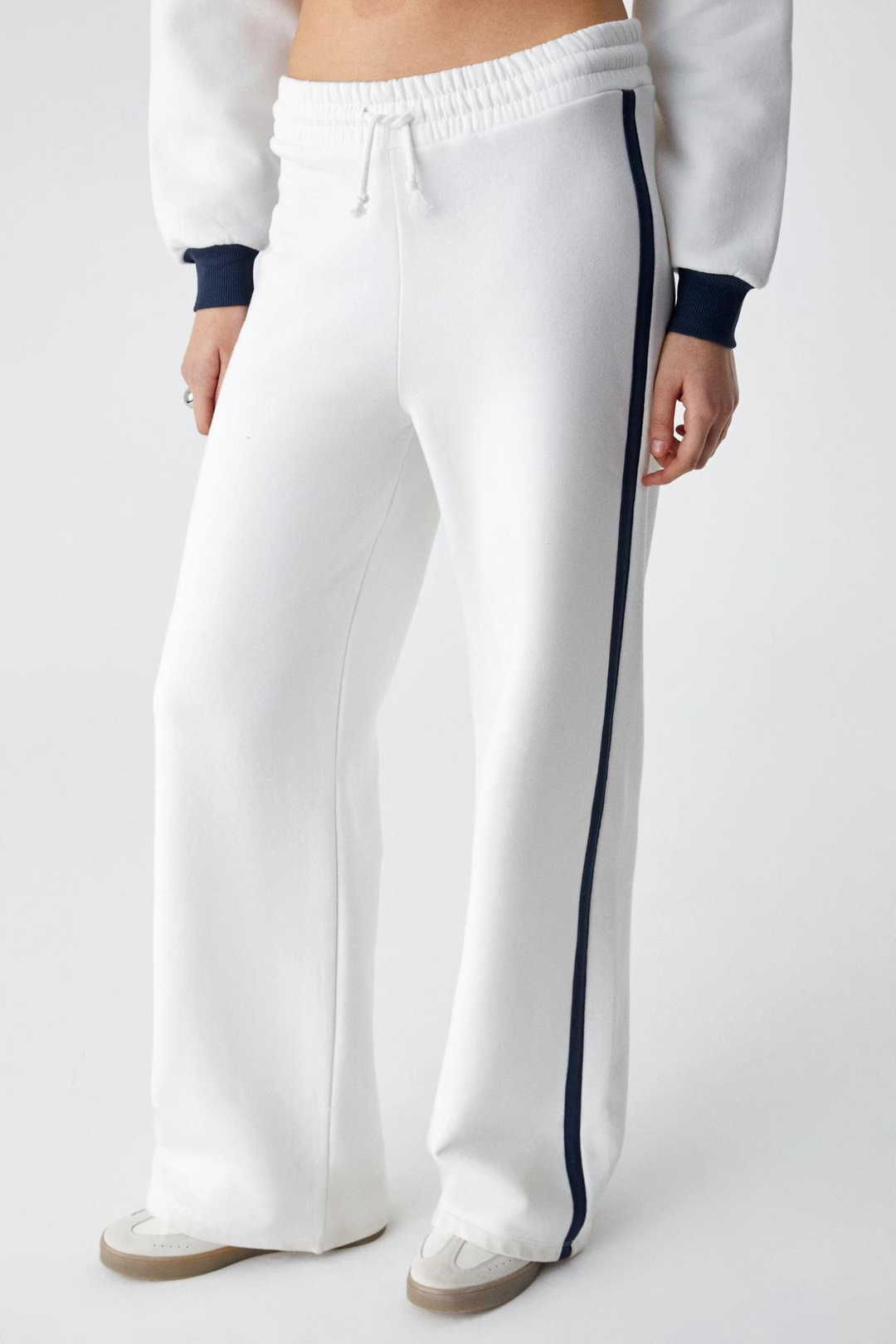 KURRUS Kadın Oversize Çift Cep 3 İplik Geniş Paça Yüksek Bel Uzun Beyaz Eşofman Altı