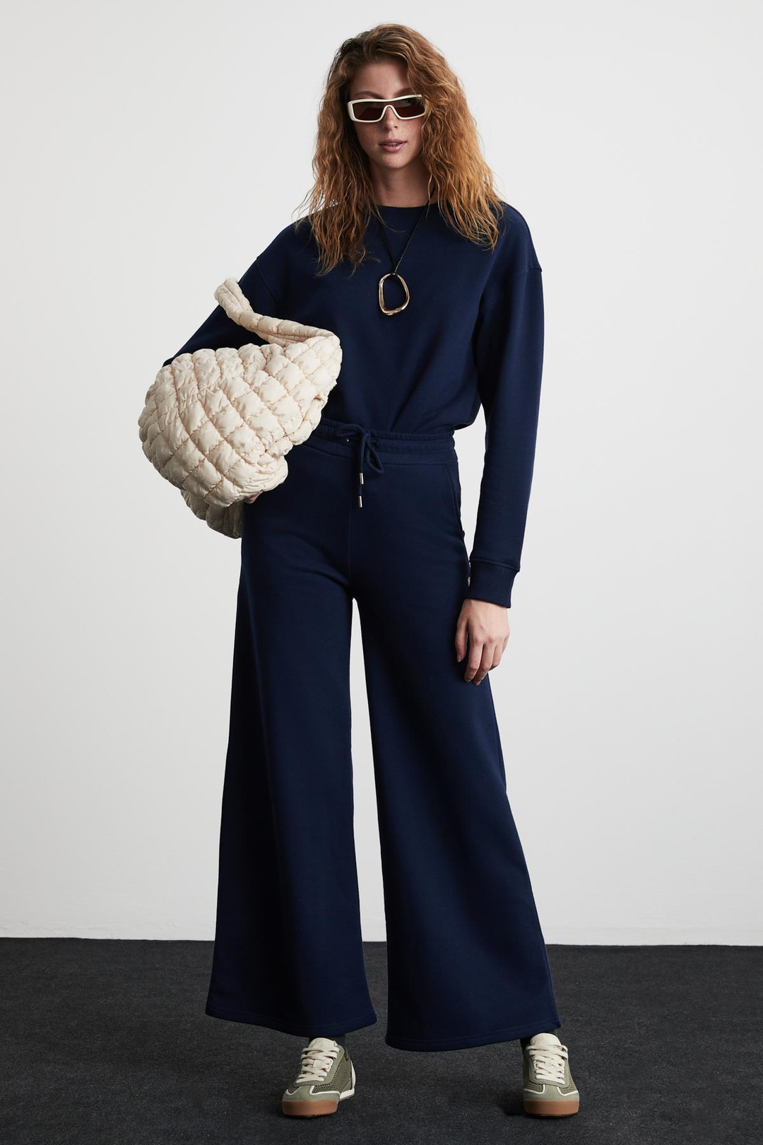 LAURY Kadın %100 Organik Pamuklu Yumuşacık Geniş Paça Regular Etiket Detaylı Lacivert Eşofman Altı