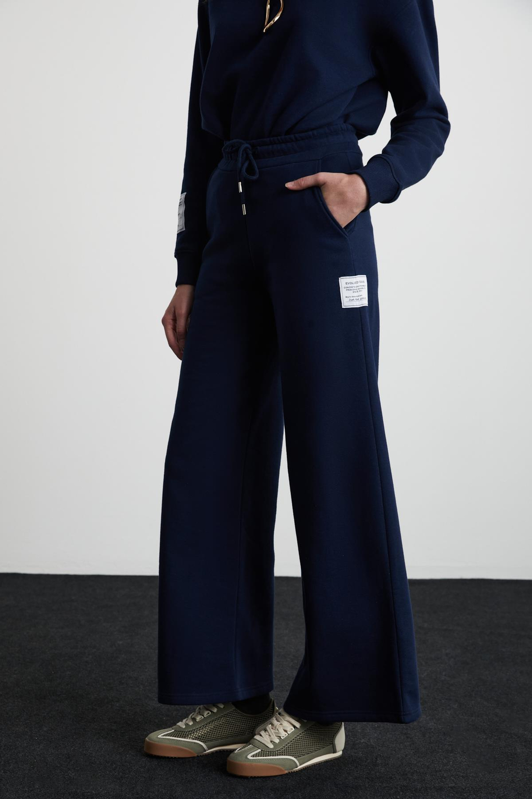 LAURY Kadın %100 Organik Pamuklu Yumuşacık Geniş Paça Regular Etiket Detaylı Lacivert Eşofman Altı