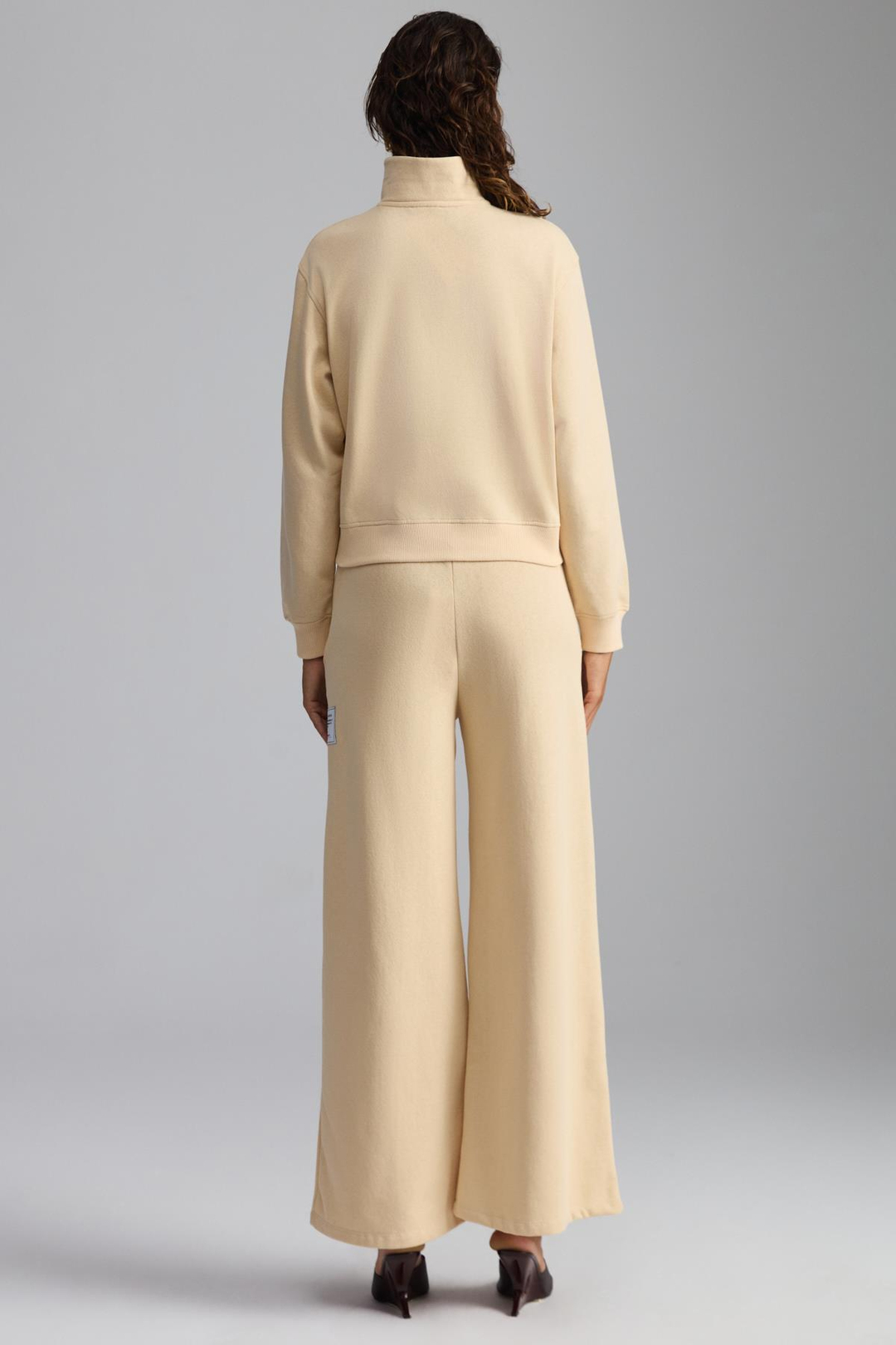 LAURY Kadın %100 Organik Pamuklu Yumuşacık Geniş Paça Regular Etiket Detaylı Krem Eşofman Altı