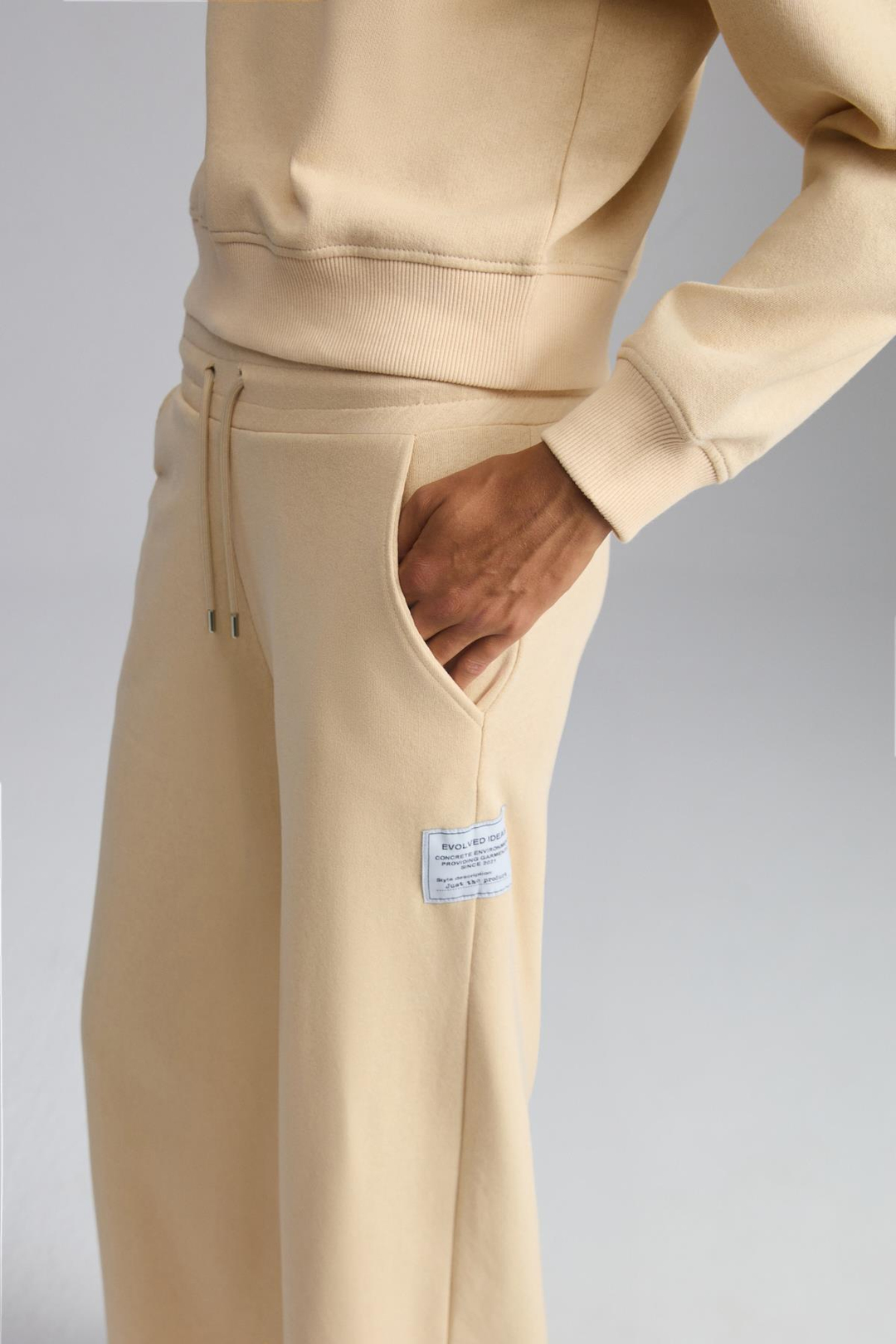 LAURY Kadın %100 Organik Pamuklu Yumuşacık Geniş Paça Regular Etiket Detaylı Krem Eşofman Altı