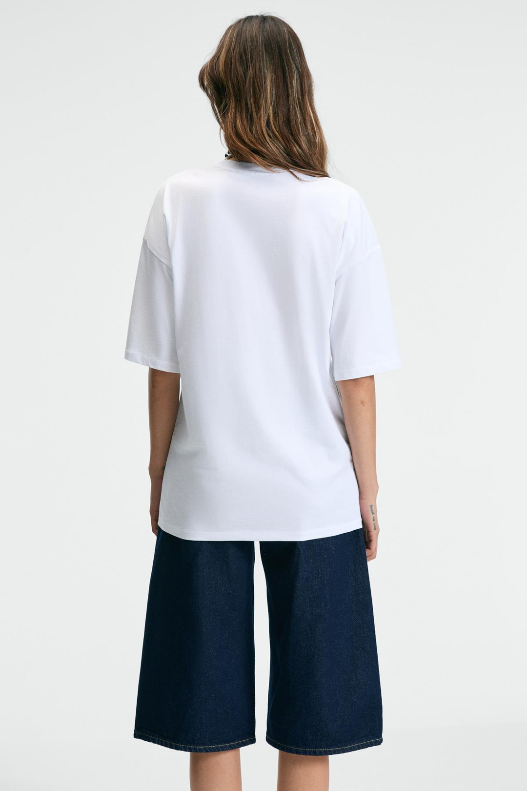 LUCENYA Kadın Bisiklet Yaka Kısa Kollu Önü Baskı Detaylı Regular Fit Beyaz T-Shirt