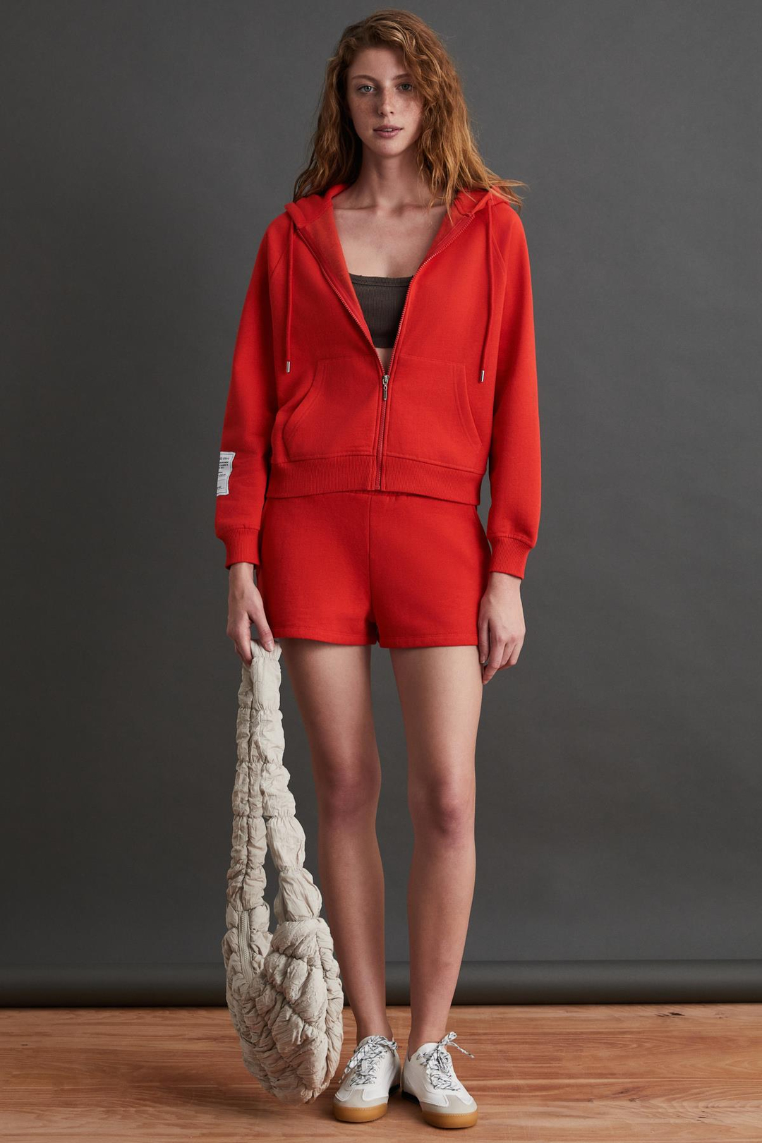 LYKA Kadın Organik Pamuk 3 İplik İçi Şardonlu Süs Etiketi Detaylı Regular Kırmızı Hoodie