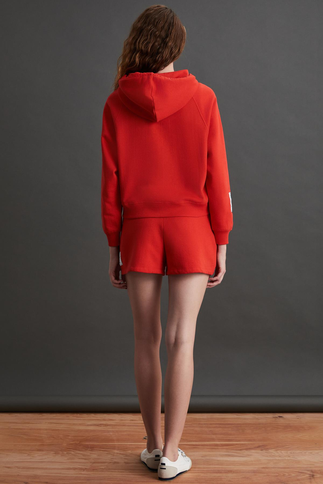 LYKA Kadın Organik Pamuk 3 İplik İçi Şardonlu Süs Etiketi Detaylı Regular Kırmızı Hoodie