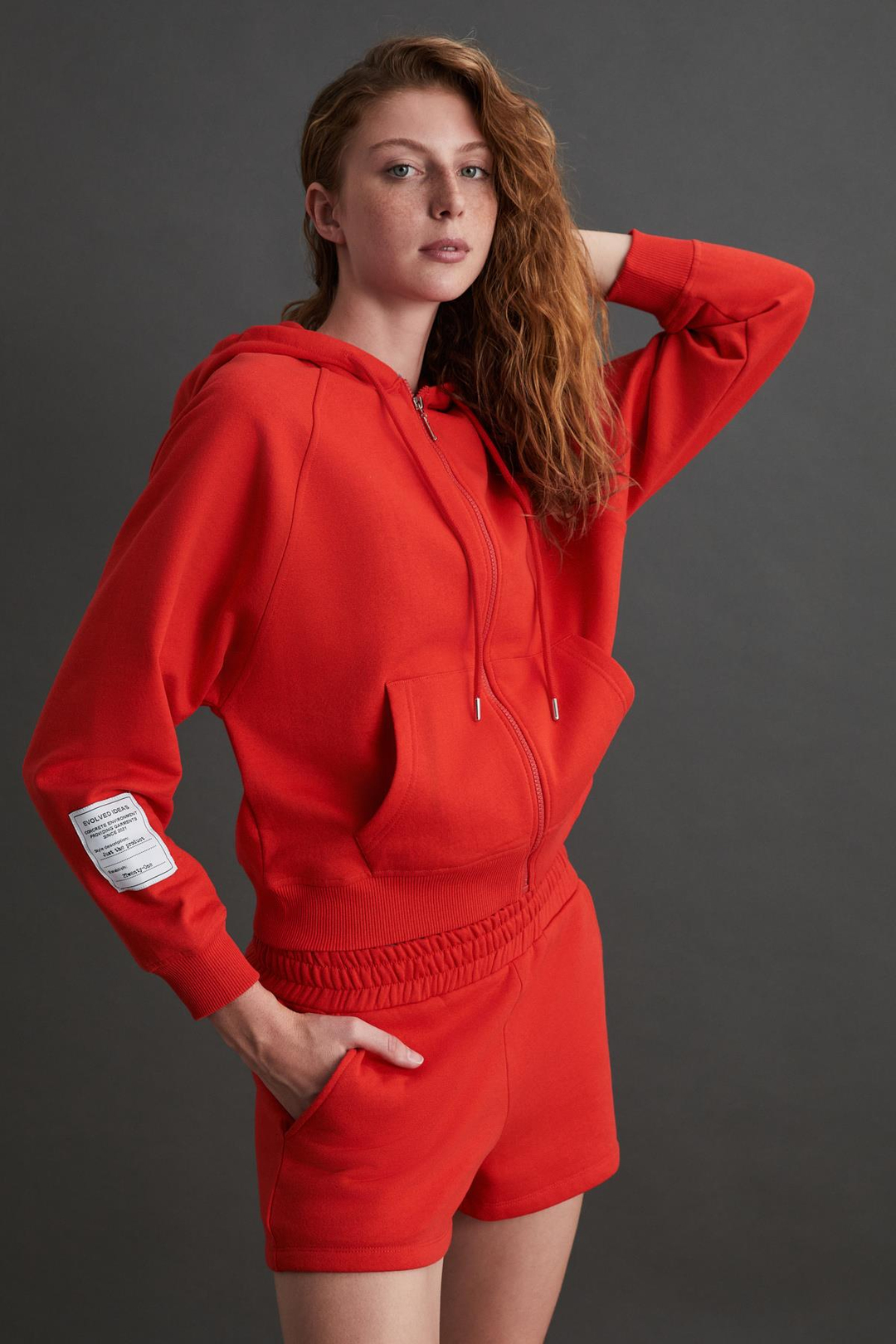 LYKA Kadın Organik Pamuk 3 İplik İçi Şardonlu Süs Etiketi Detaylı Regular Kırmızı Hoodie