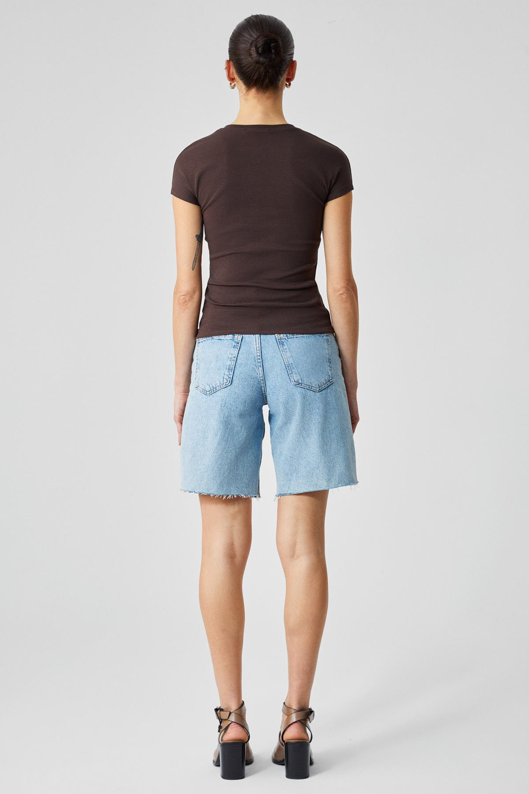 MARTA Kadın Yuvarlak Yaka Kısa Kol Slim Kahverengi T-Shirt