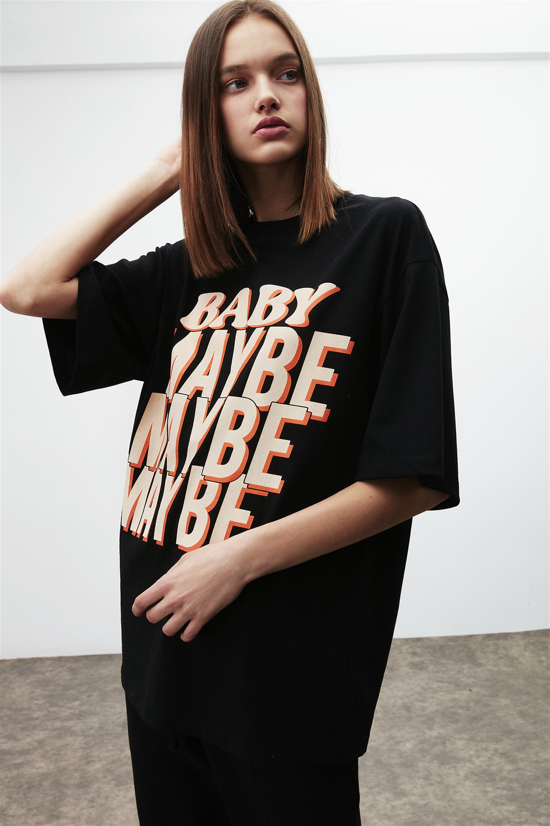 Maybe Kadın Siyah Baskılı Yuvarlak Yaka Oversize T-Shirt