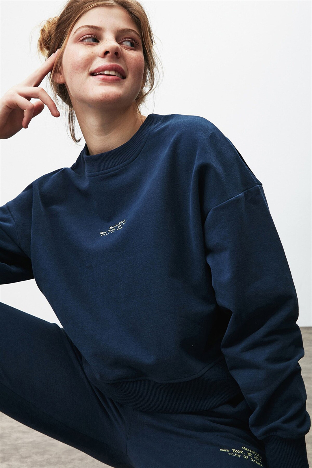 MILEY Kadın Lacivert Nakışlı-İşlemeli Yuvarlak Yaka Comfort Fit Sweatshirt
