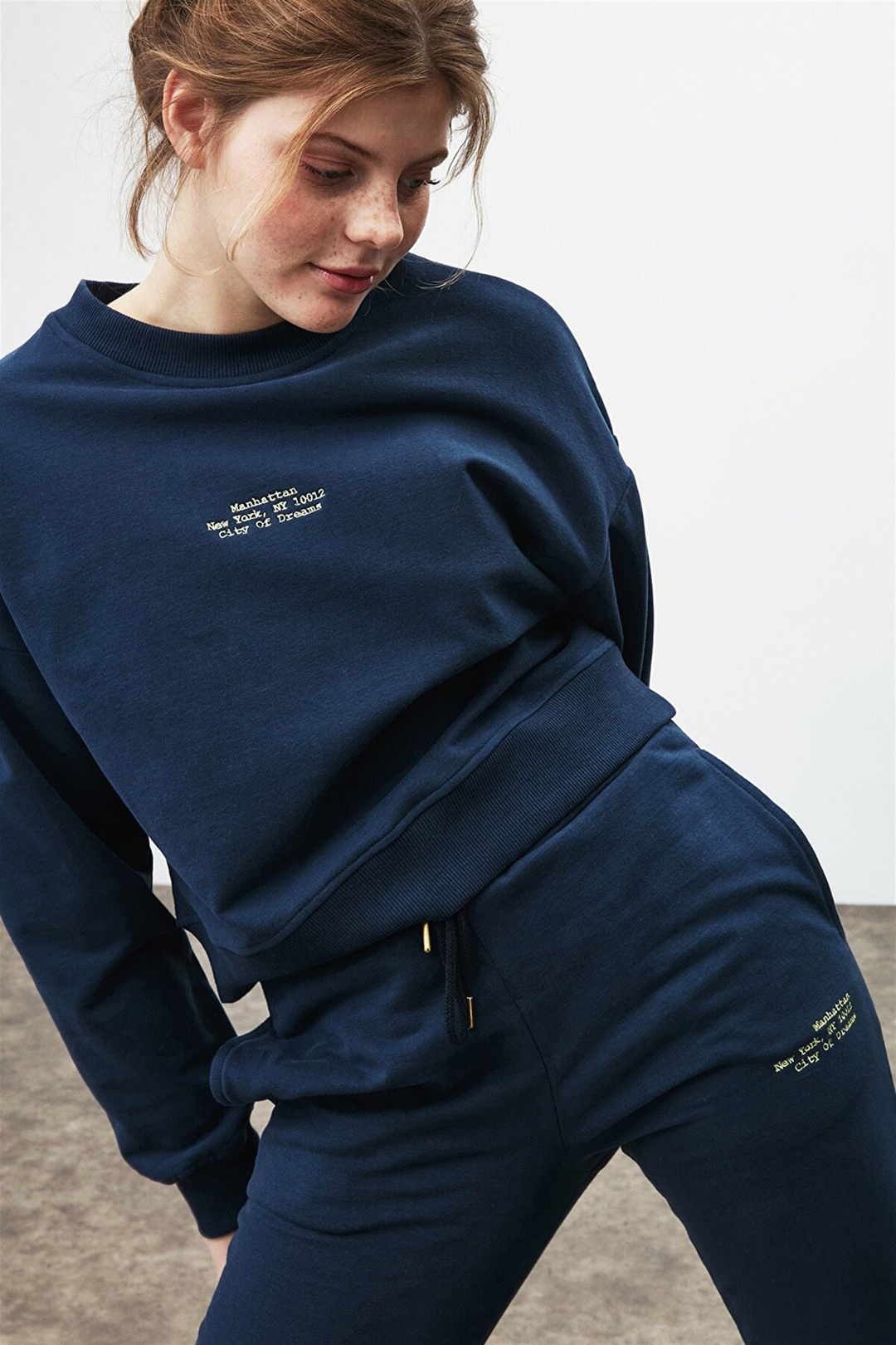 MILEY Kadın Lacivert Nakışlı-İşlemeli Yuvarlak Yaka Comfort Fit Sweatshirt