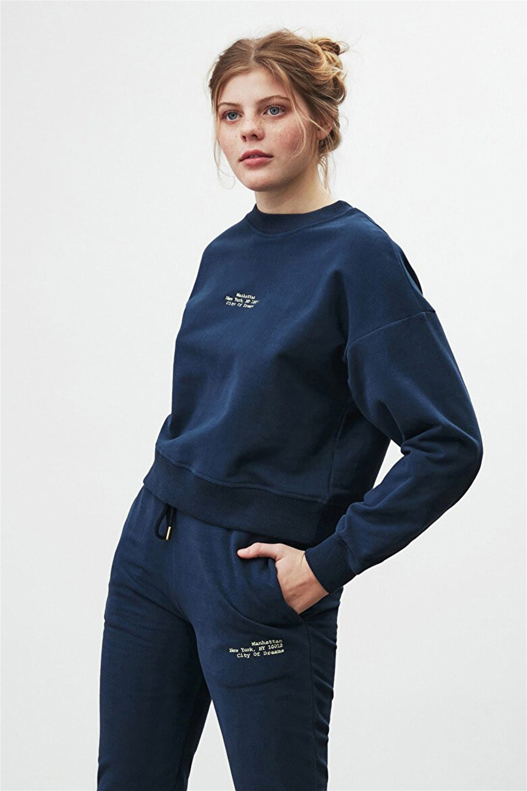 MILEY Kadın Lacivert Nakışlı-İşlemeli Yuvarlak Yaka Comfort Fit Sweatshirt