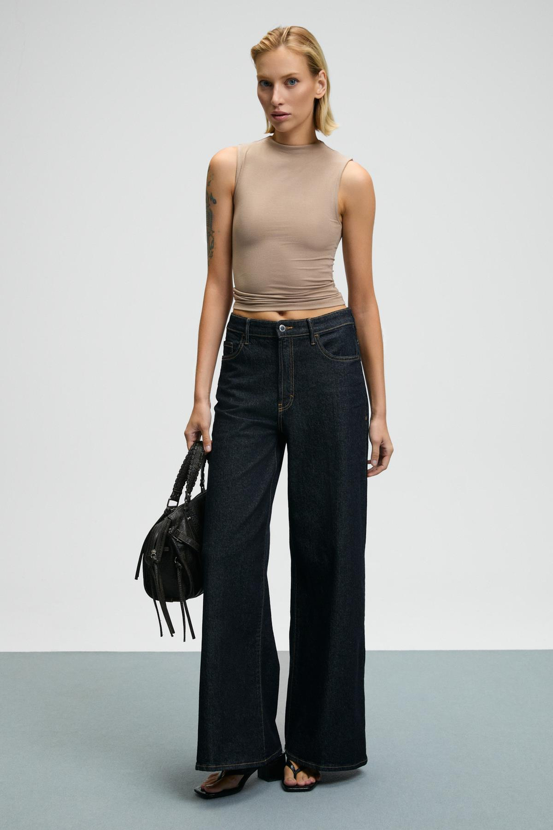 MIRUVA Kadın Halter Yaka Esnek Kumaşlı Sıfır Kollu Vizon Bluz