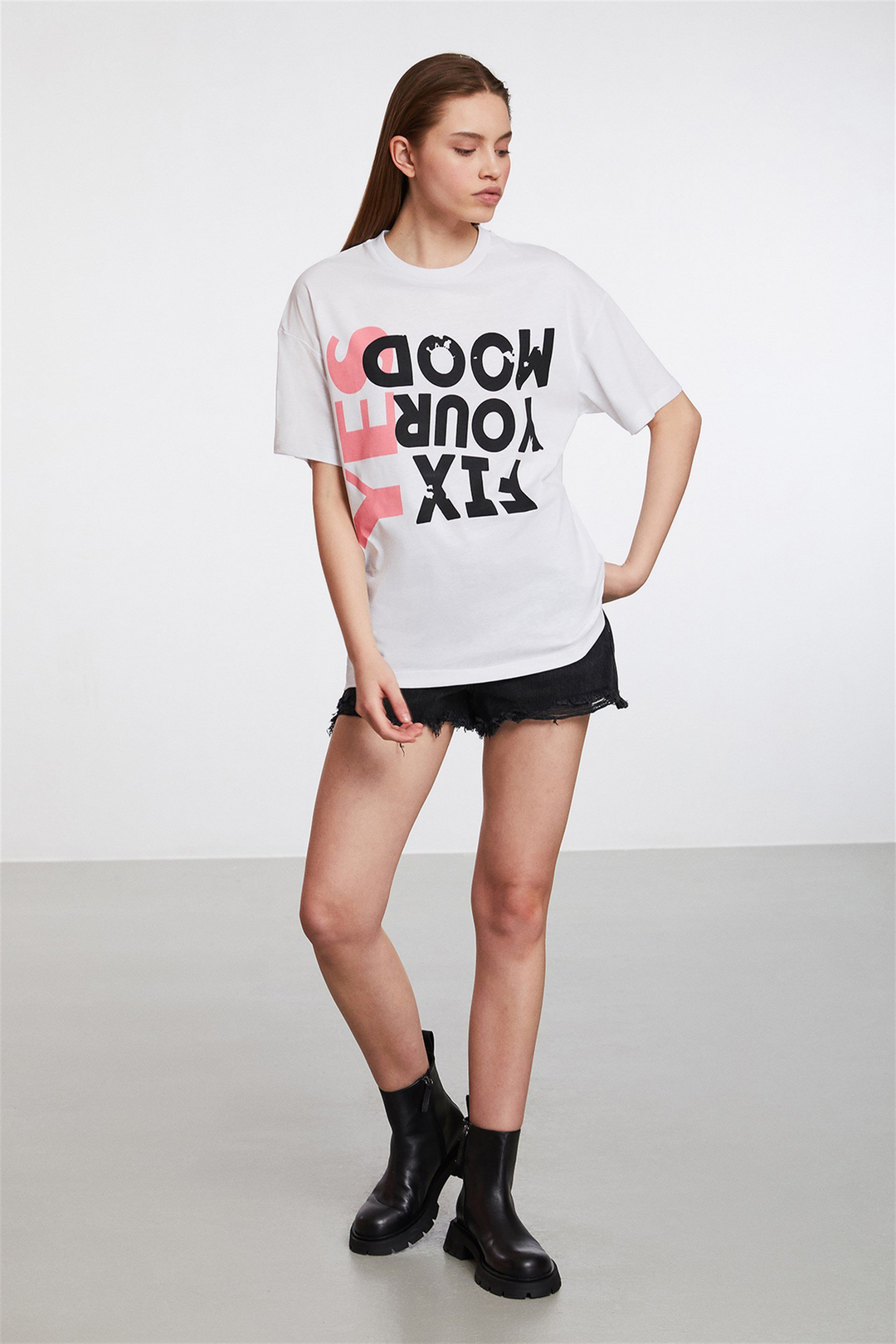 MULAN Kadın Beyaz Baskılı Yuvarlak Yaka Oversize T-Shirt