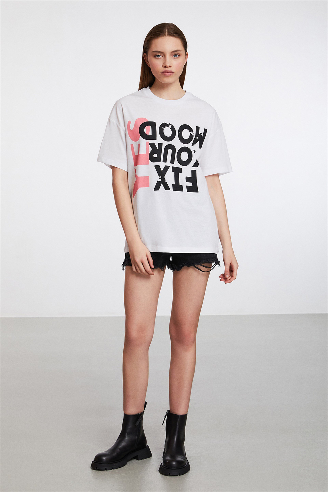 MULAN Kadın Beyaz Baskılı Yuvarlak Yaka Oversize T-Shirt