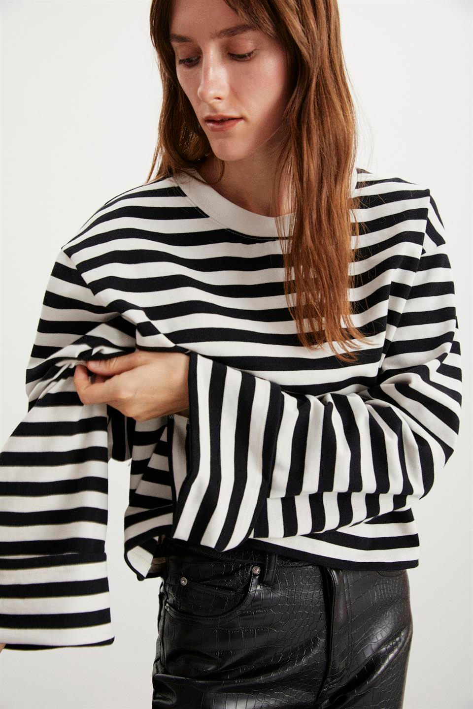 NELDA  Relaxed Siyah - Beyaz Tekli T-Shirt