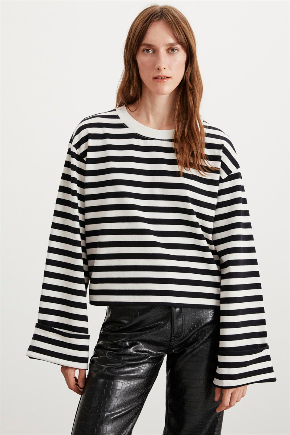 NELDA  Relaxed Siyah - Beyaz Tekli T-Shirt