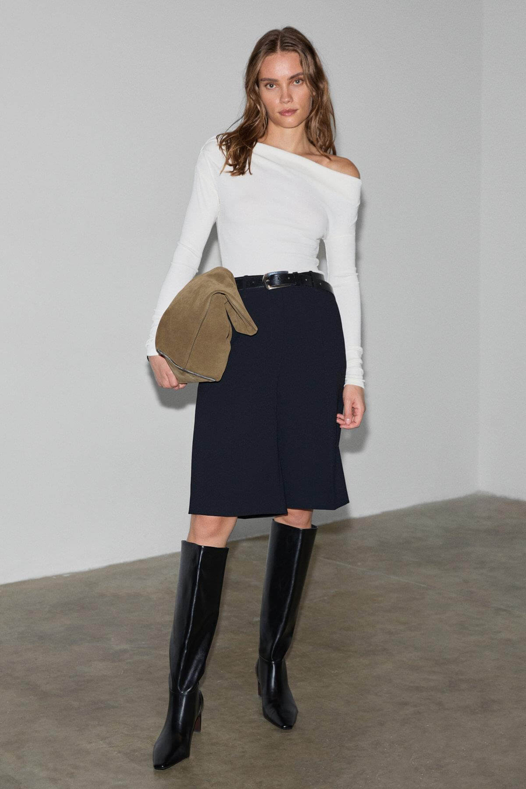 OLIVIENN Kadın Omuzu Açık Asimetrik Yakalı Uzun Kollu Slim Fit Ekru Bluz