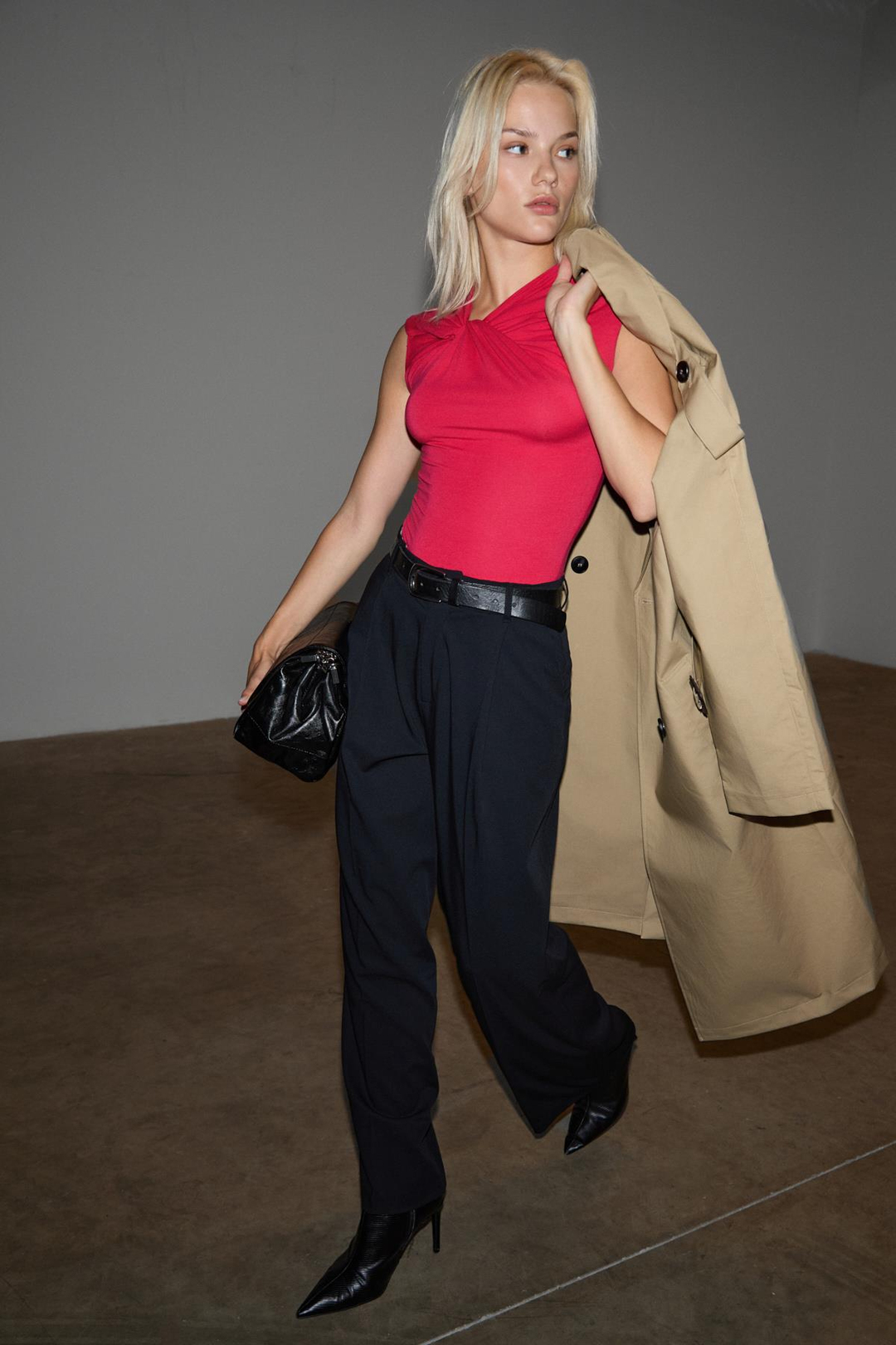 ORILENNA Kadın Önü Düğüm Detaylı Vücudu Saran Sıfır Kollu Slim Fit Fuşya Bluz