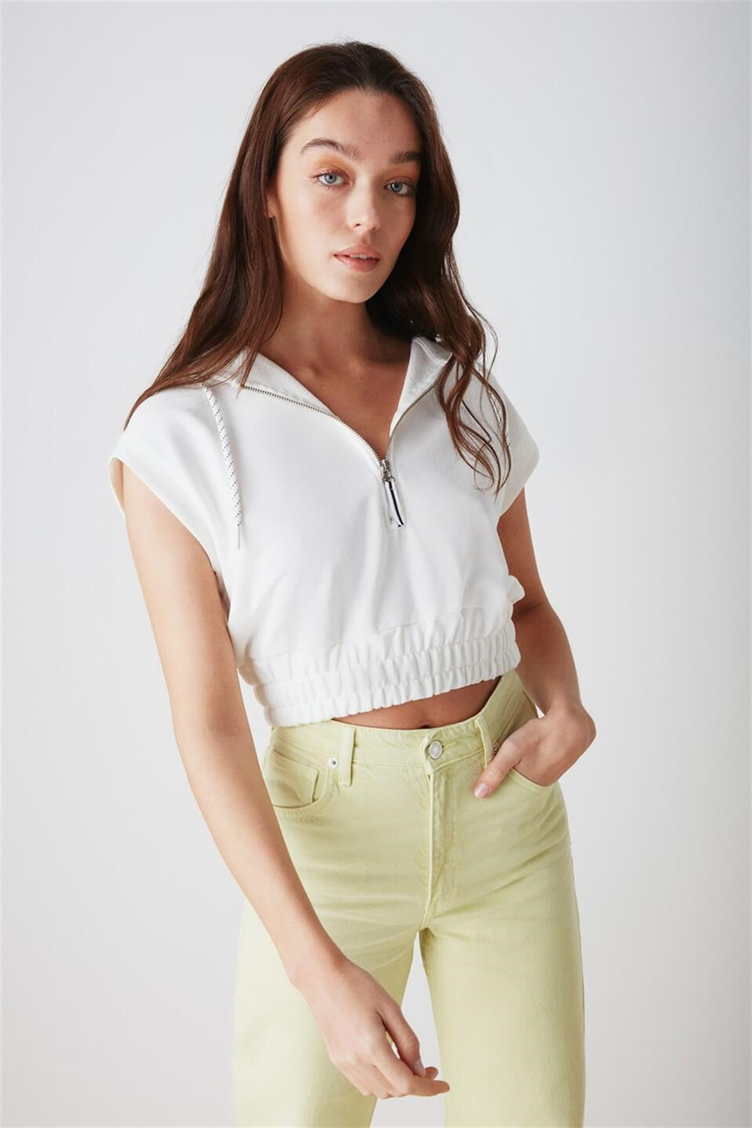 PORTUGAL Kadın Ekru Düz Renk Kapüşonlu Crop Fit Sweatshirt