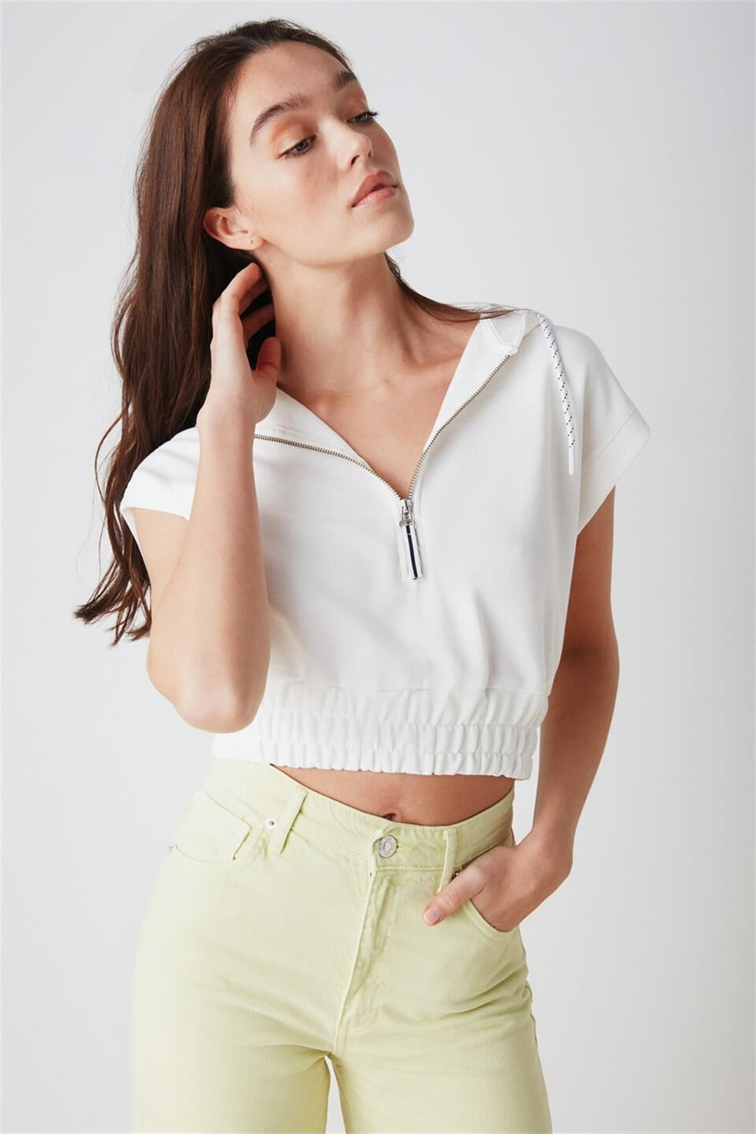 PORTUGAL Kadın Ekru Düz Renk Kapüşonlu Crop Fit Sweatshirt