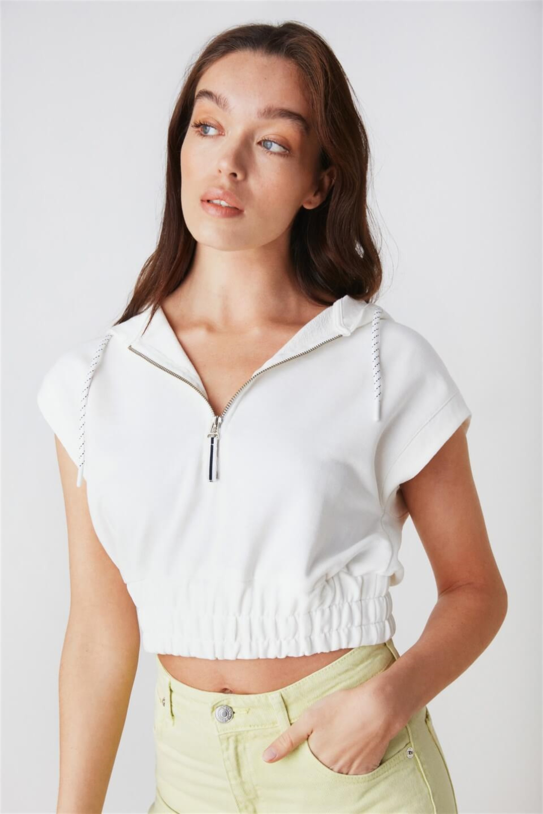PORTUGAL Kadın Ekru Düz Renk Kapüşonlu Crop Fit Sweatshirt