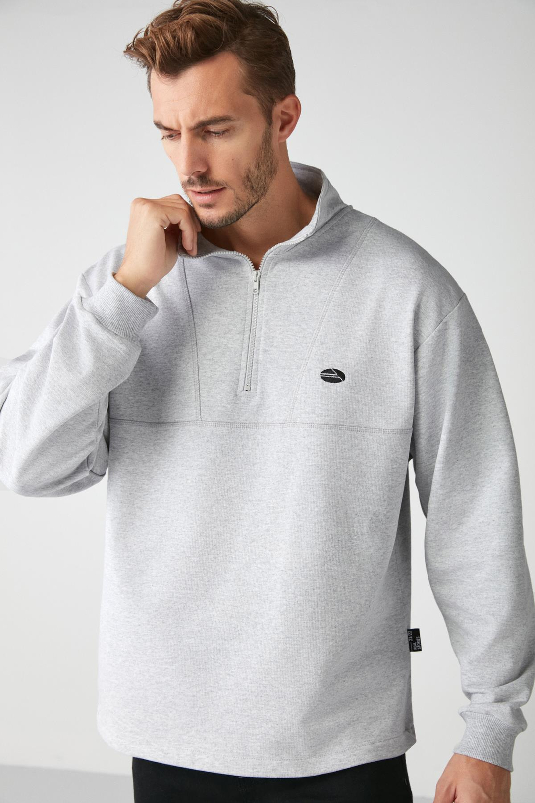 RADIANT Erkek %100 Organik Pamuk Nakış Detaylı Yarım Fermuarlı Dik Yakalı Grimelanj Sweatshirt