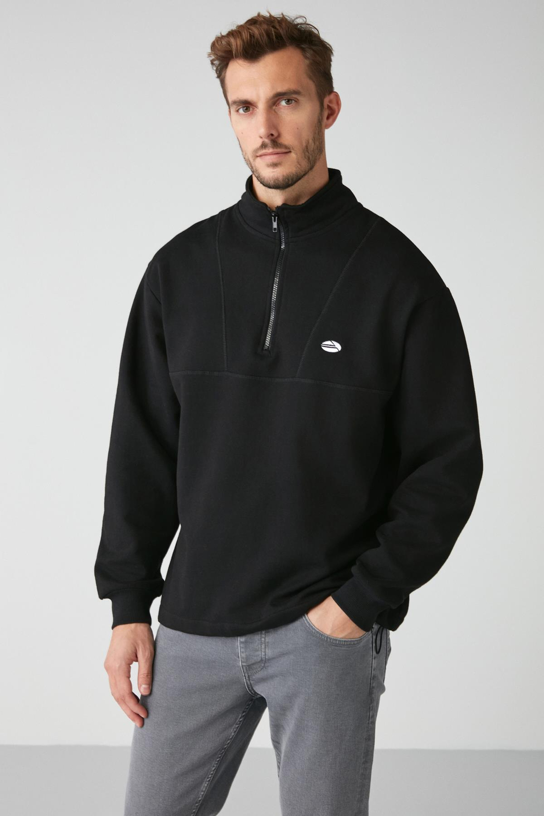 RADIANT Erkek %100 Organik Pamuk Nakış Detaylı Yarım Fermuarlı Dik Yakalı Siyah Sweatshirt